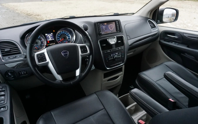 Lancia Voyager cena 54900 przebieg: 161662, rok produkcji 2014 z Suraż małe 254